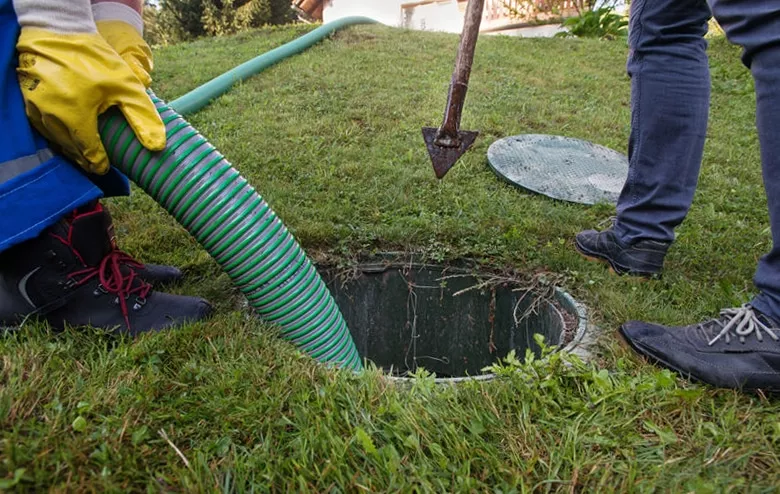 Rohrreinigungsteam arbeitet mit Kamerainspektion in Deutschland